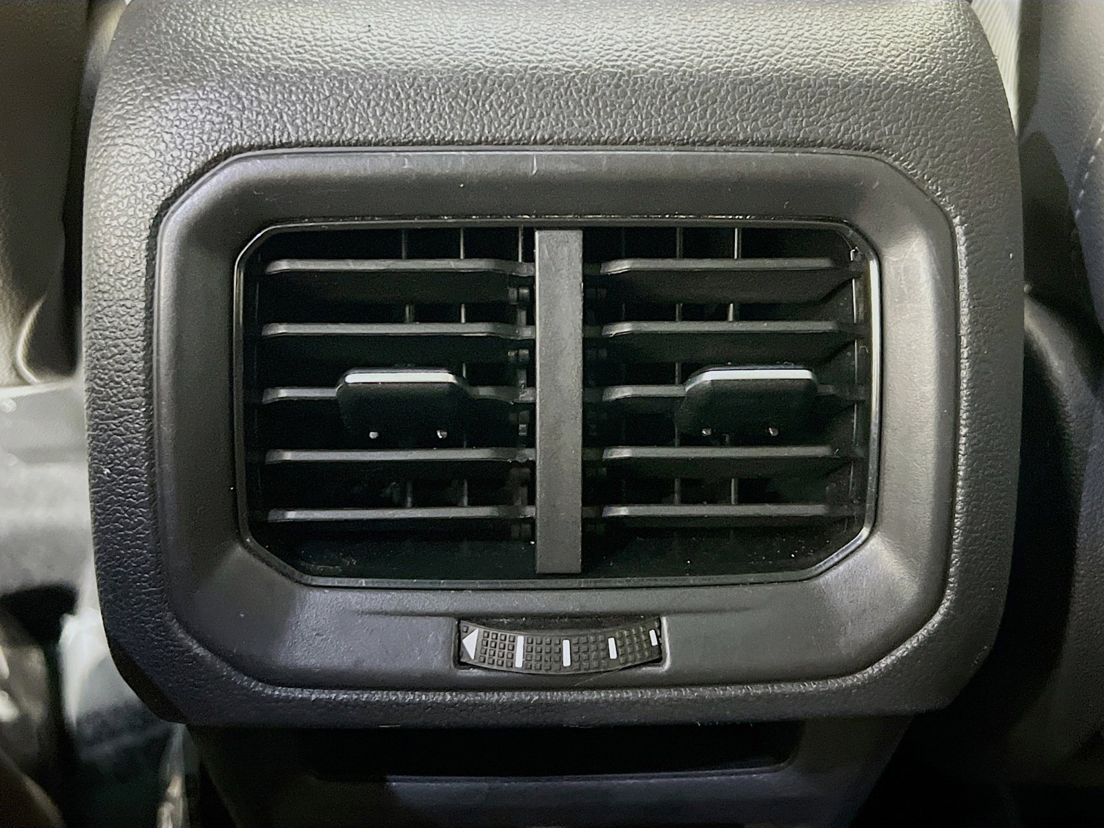 Used 2022 Volkswagen Taos SE image 18