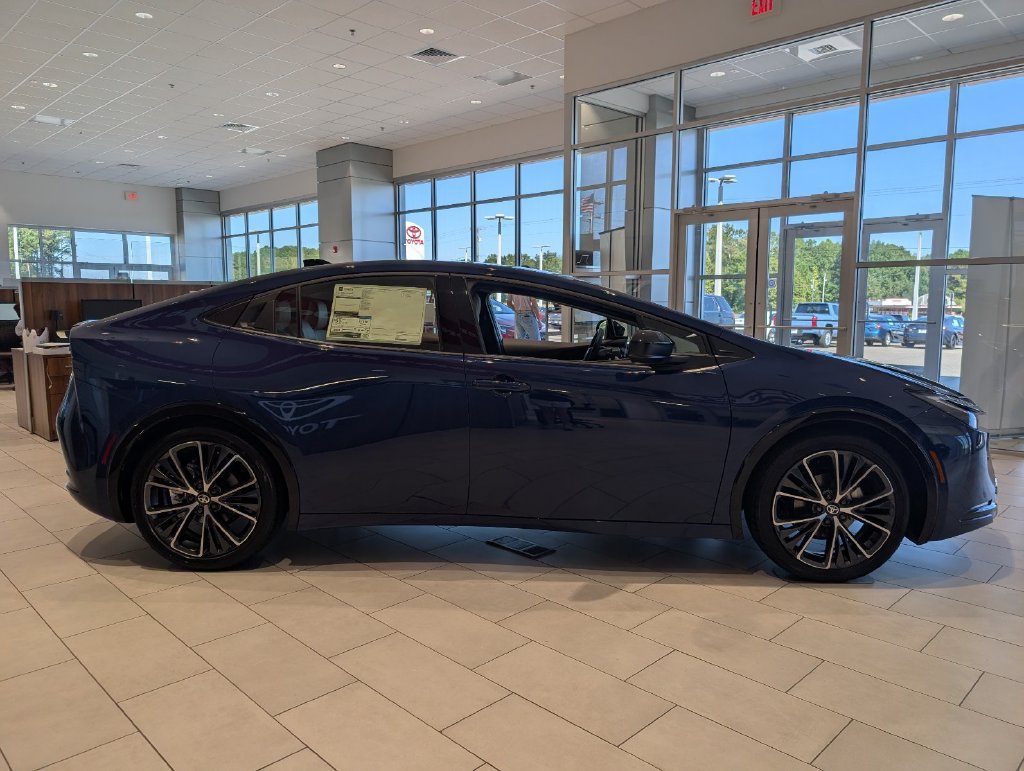 New 2027 Toyota Prius XLE FWD image 6