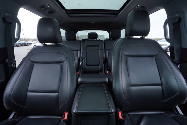 Used 2021 Ford Explorer XLT w/ Equipment Group 202A image 38