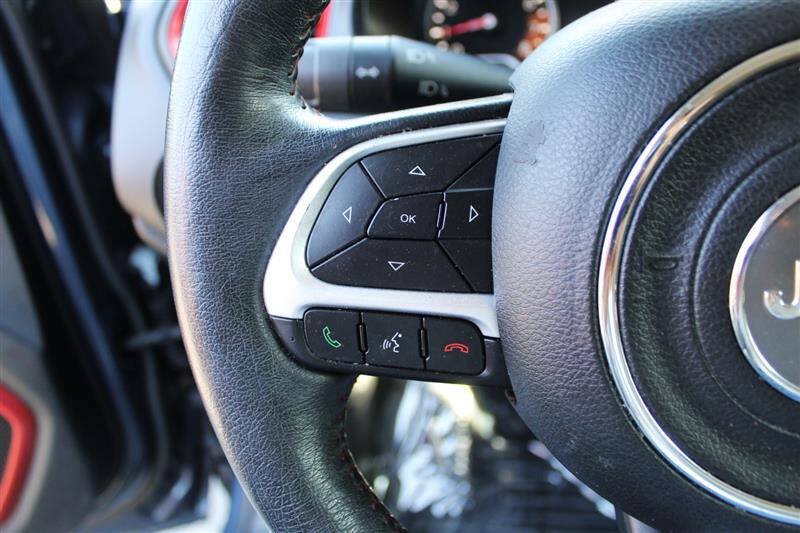 Used 2021 Jeep Renegade Trailhawk AWD/4WD image 15