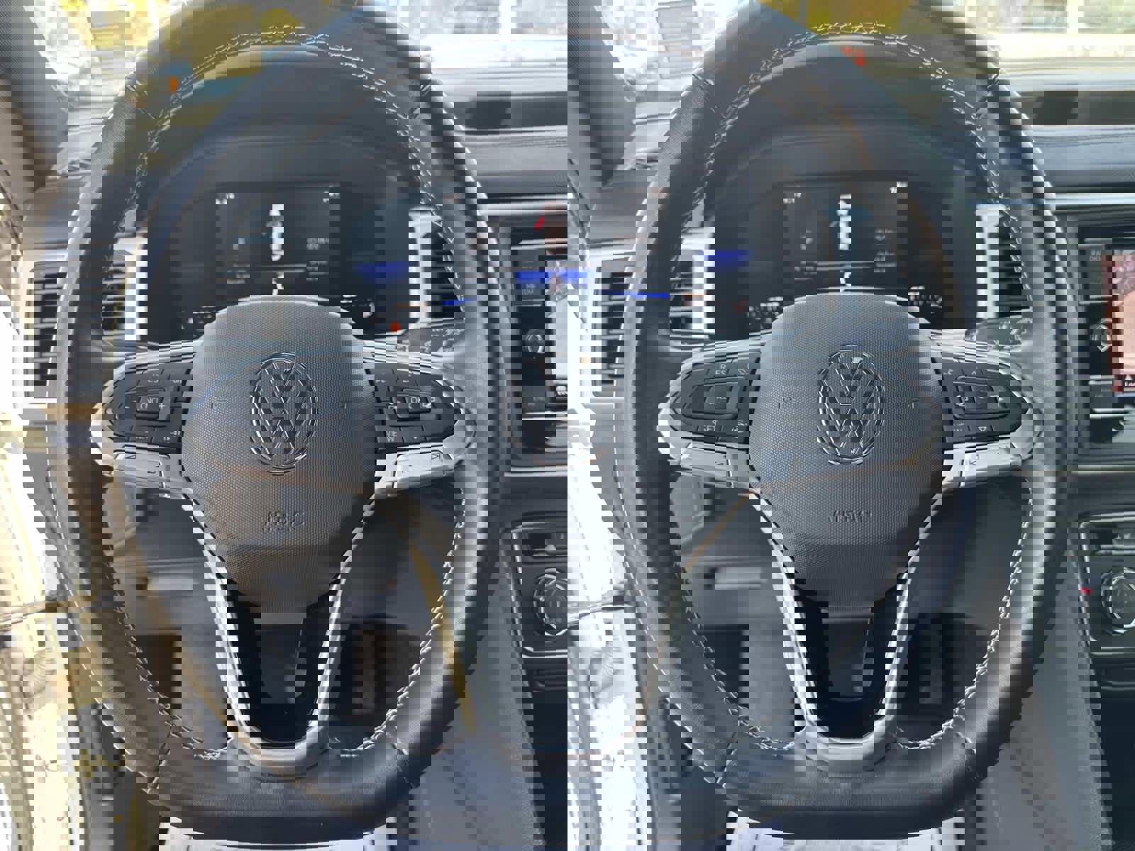 Used 2022 Volkswagen Atlas Cross Sport SE image 28