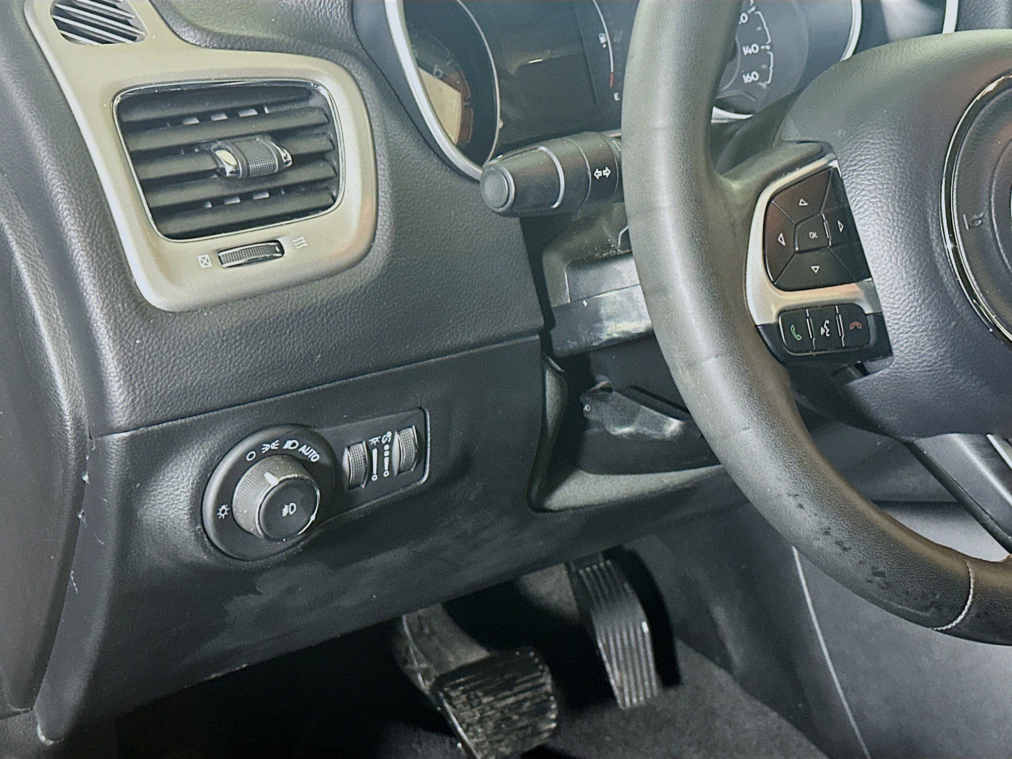 Used 2021 Jeep Compass Latitude FWD image 16