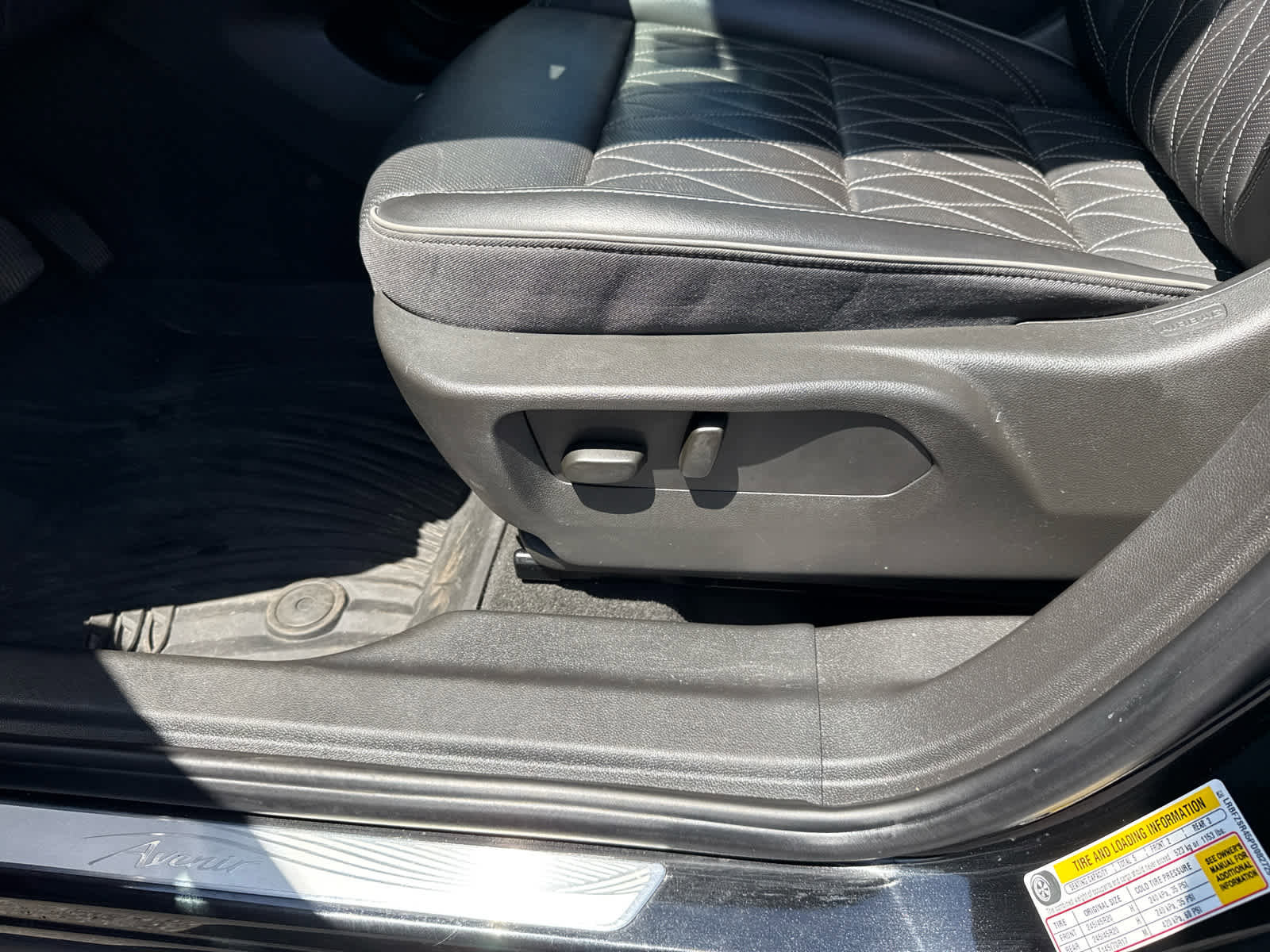 Used 2023 Buick Envision Avenir AWD/4WD image 12