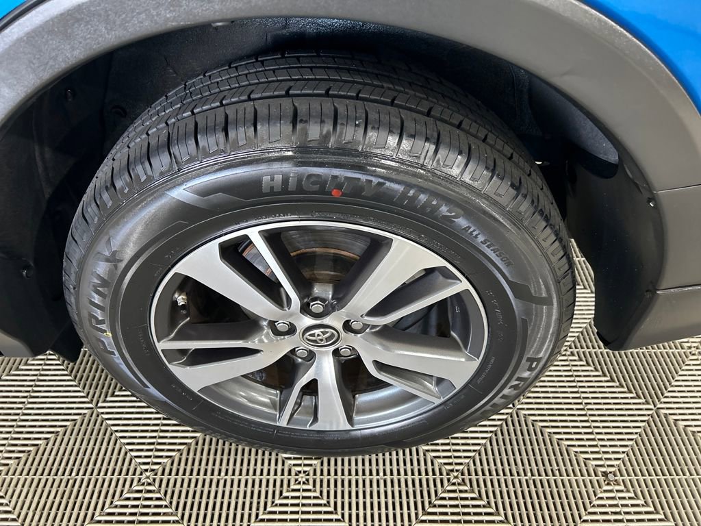 Used 2018 Toyota RAV4 XLE image 9