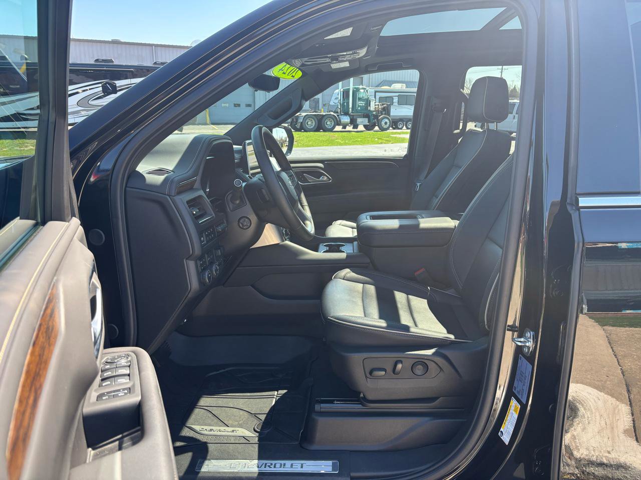 Used 2024 Chevrolet Tahoe Premier w/ Premium Package AWD/4WD image 9