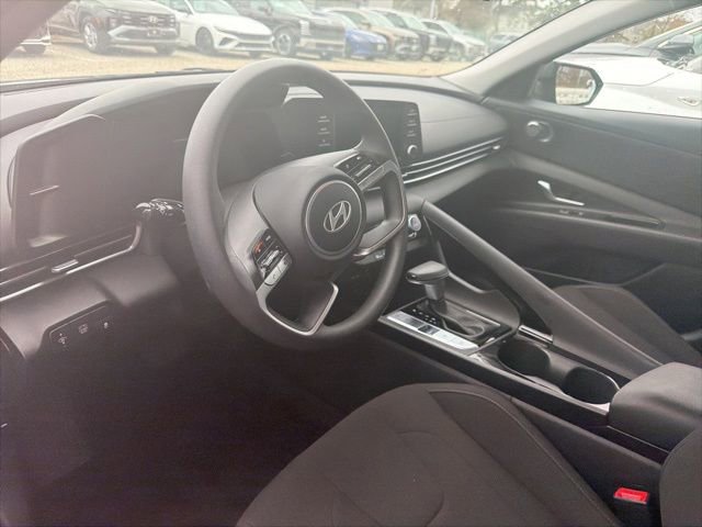 Used 2025 Hyundai Elantra Blue image 11