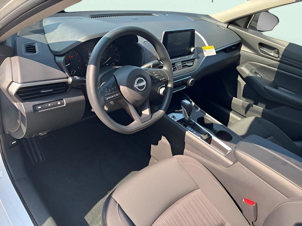 Used 2025 Nissan Altima 2.5 S image 18