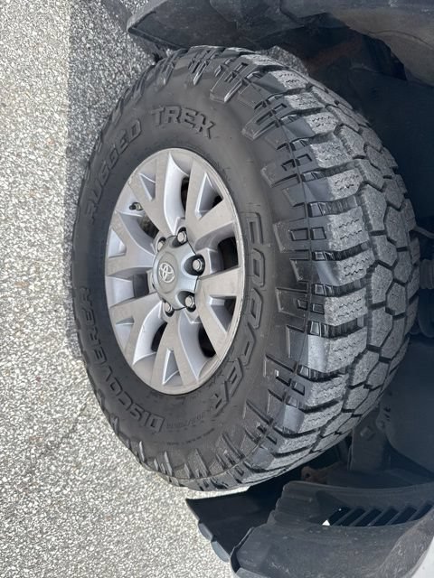 Used 2017 Toyota Tacoma SR5 w/ Tow Package AWD/4WD image 8