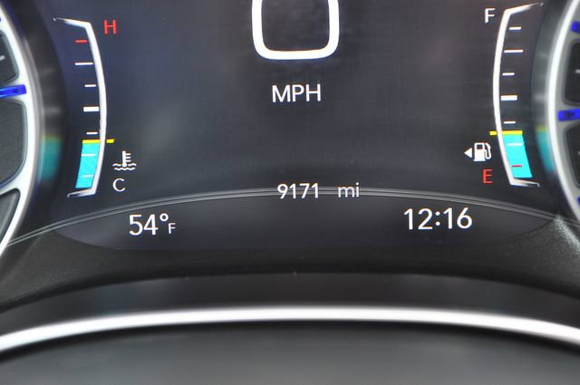 Used 2025 Chrysler Pacifica Limited image 25