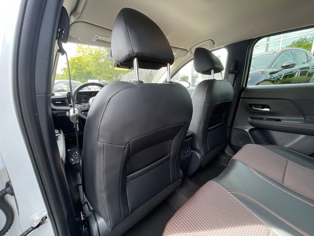 Used 2025 Nissan Kicks SR AWD/4WD image 17