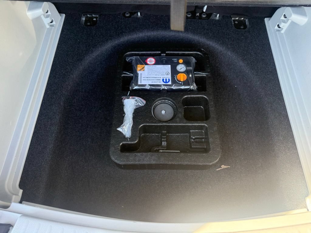 Used 2018 Jeep Compass Limited w/ Navigation Group AWD/4WD image 39
