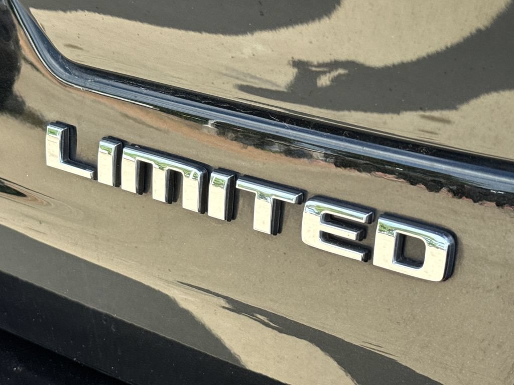 Used 2023 Jeep Grand Cherokee Limited AWD/4WD image 10