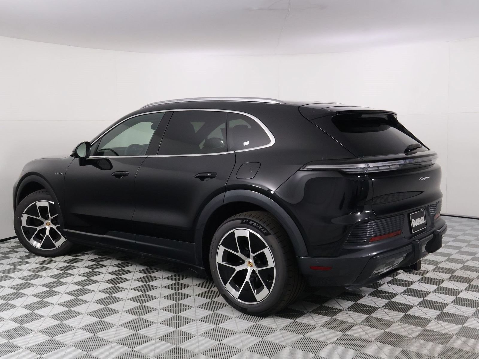 New 2026 Porsche Cayenne Electric AWD/4WD image 3