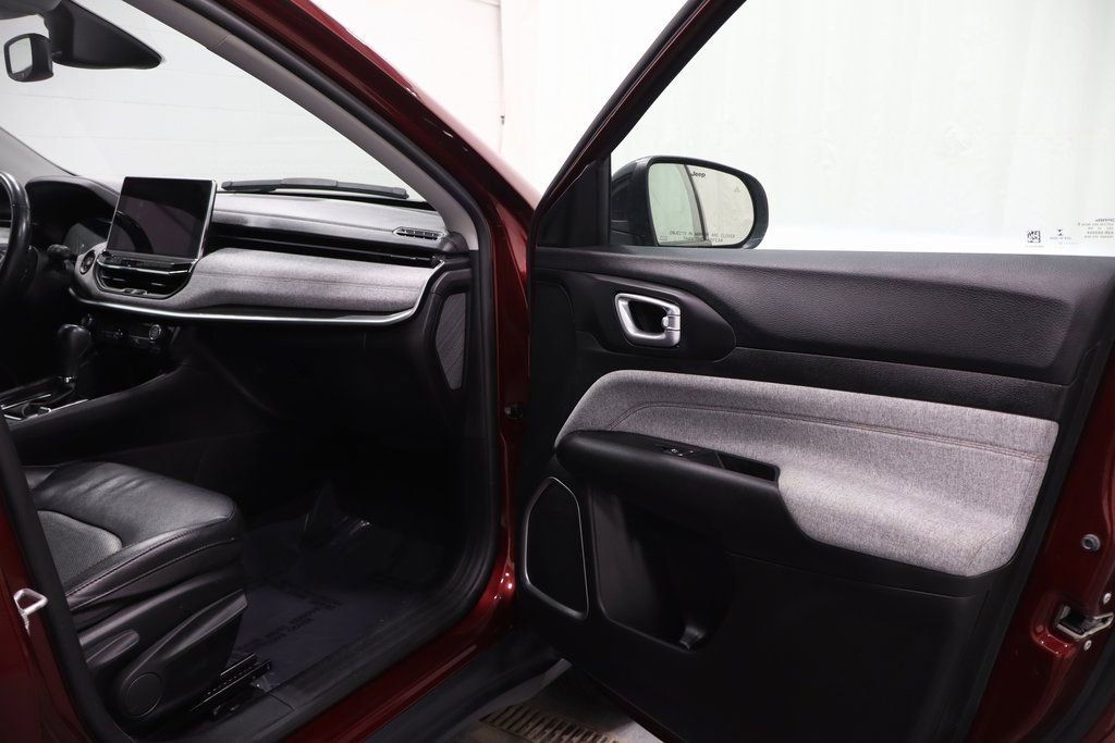 Used 2022 Jeep Compass Latitude image 14