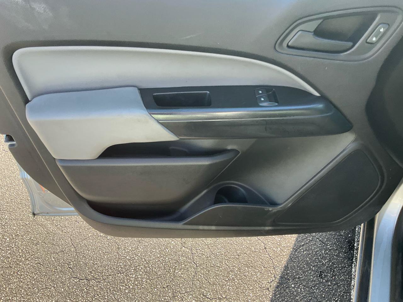 Used 2019 Chevrolet Colorado W/T RWD image 27