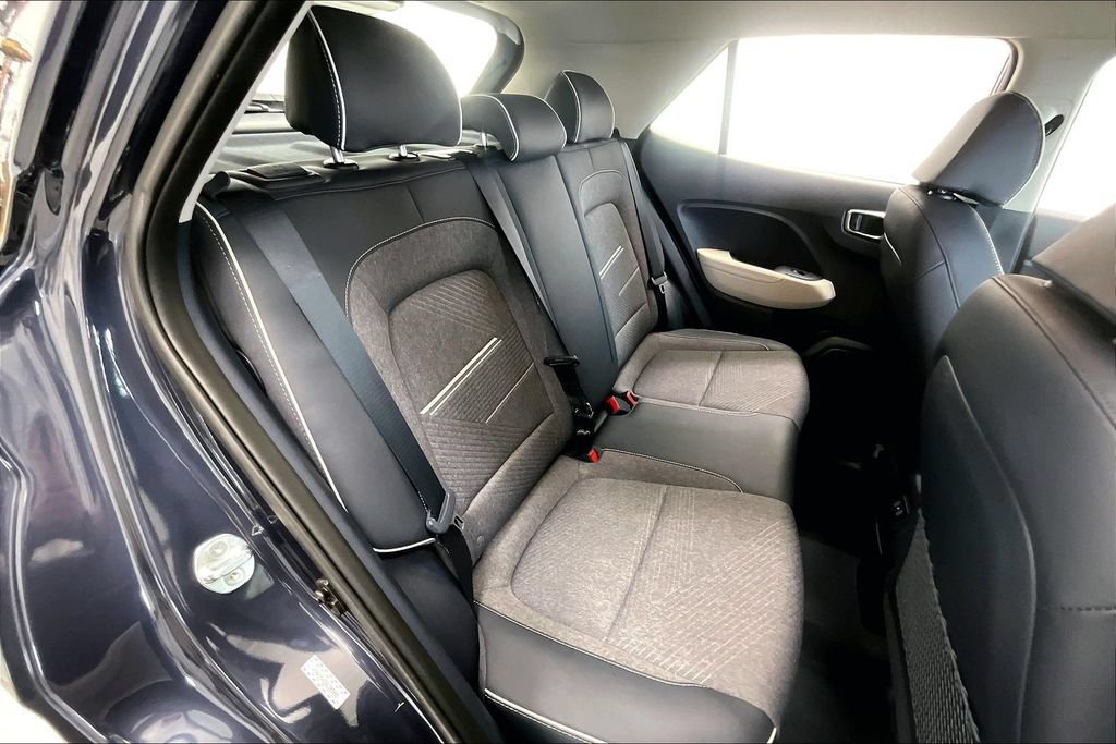 Certified 2024 Hyundai Venue Limited FWD image 28