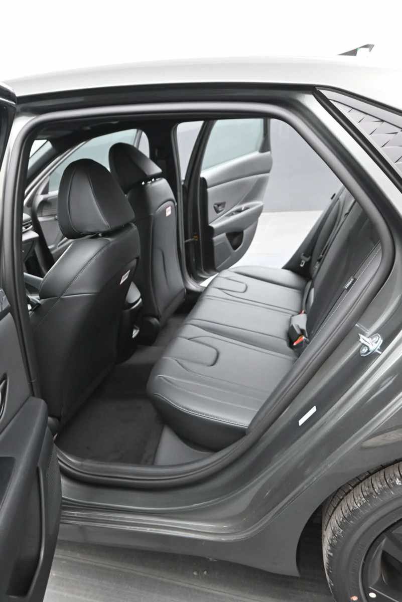 New 2026 Hyundai Elantra SEL Sport FWD image 16