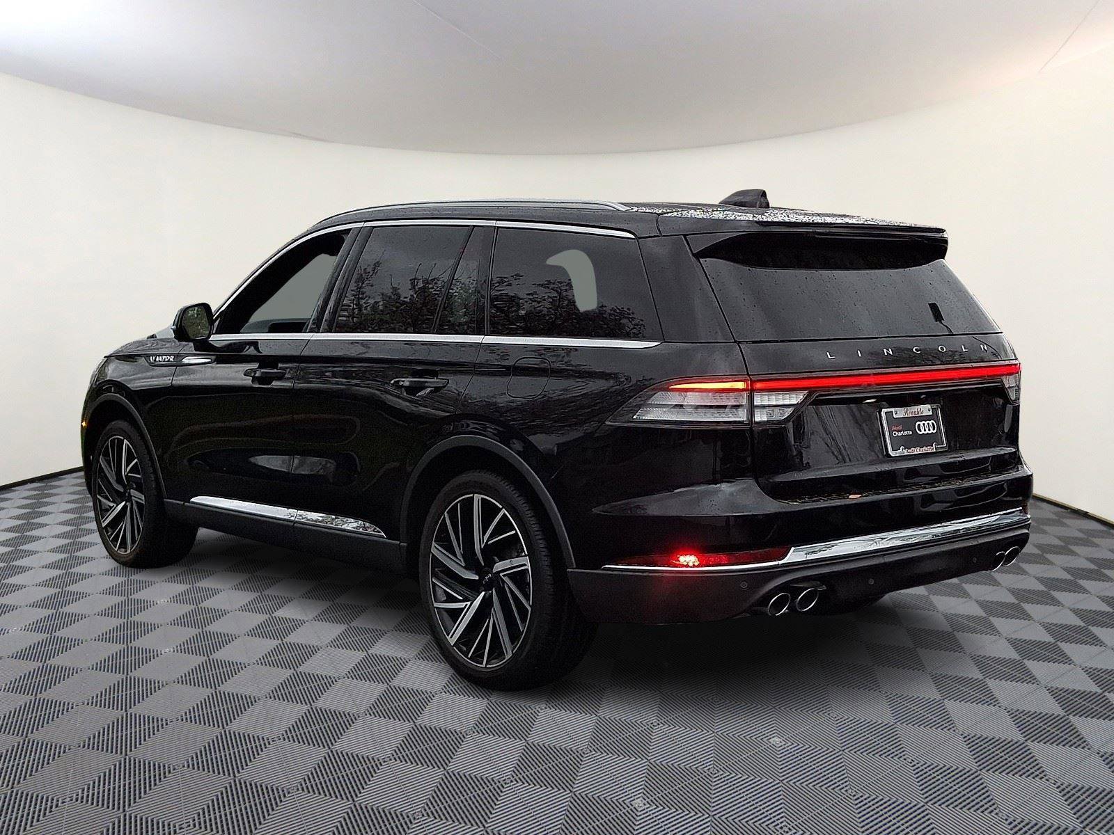 Used 2025 Lincoln Aviator Reserve w/ Equipment Group 201A image 4