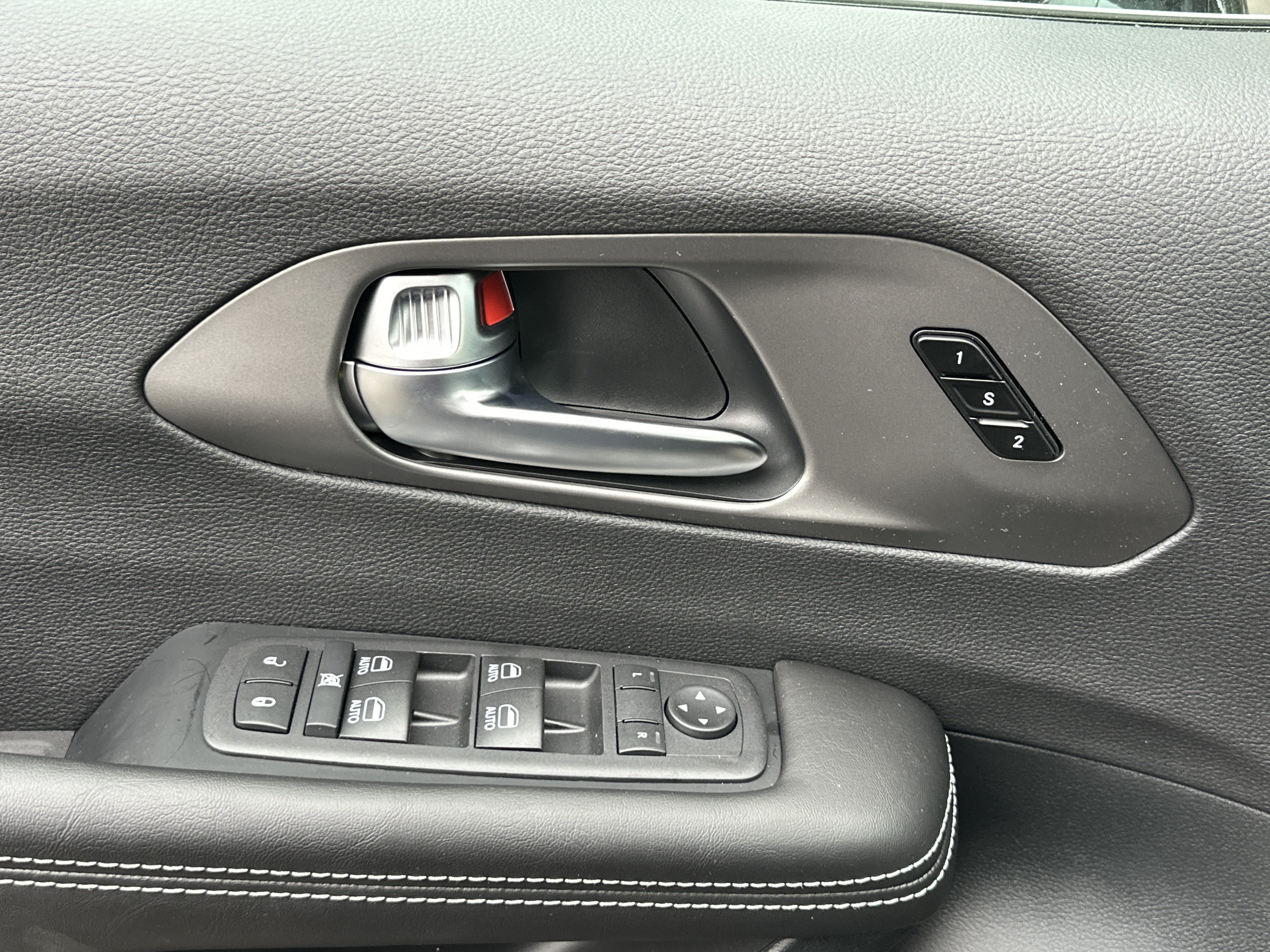 New 2027 Chrysler Pacifica Select FWD image 12