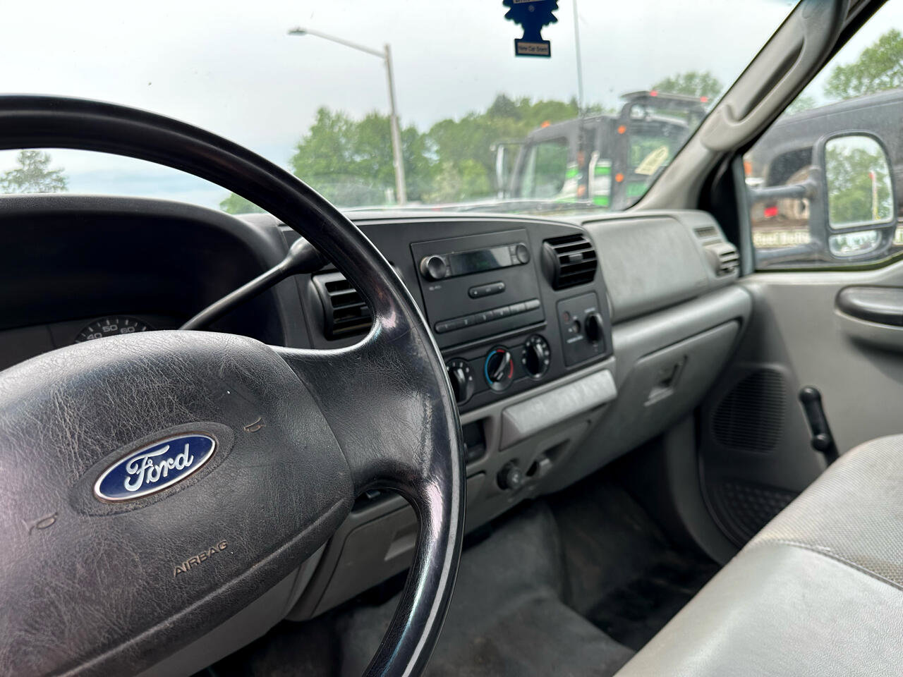 Used 2007 Ford F550 2WD Regular Cab Super Duty image 8