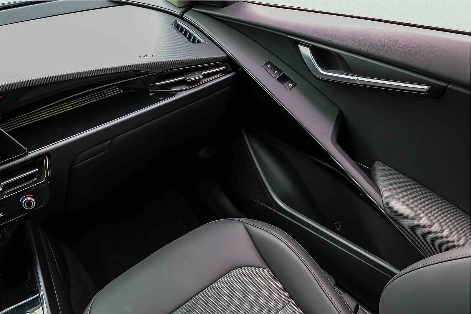 Certified 2025 Kia Niro EX w/ EX Cold Weather Package FWD image 19