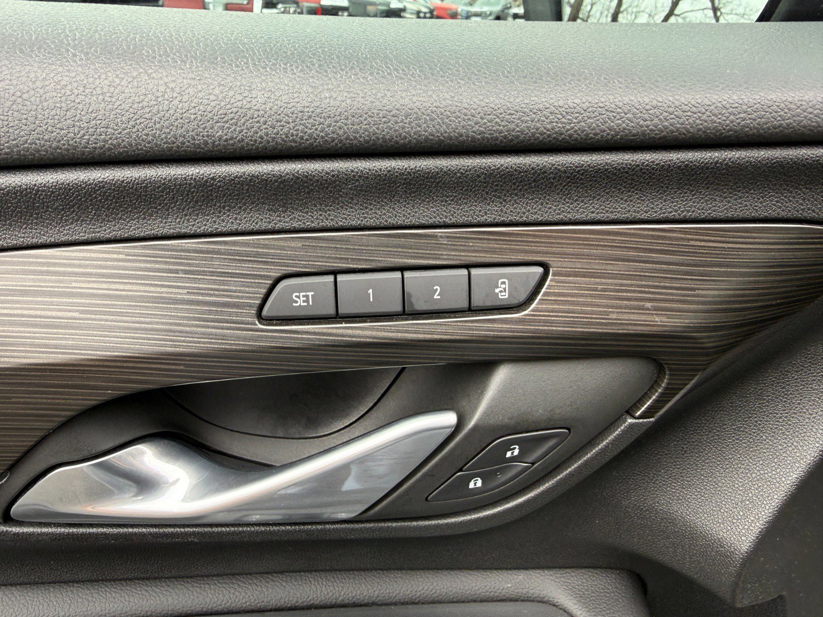 Used 2022 GMC Terrain SLT w/ Elevation Edition image 23