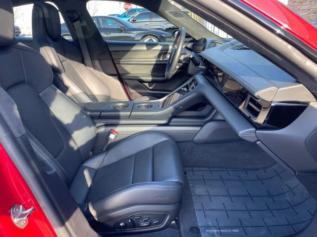 Used 2020 Porsche Taycan Turbo S image 39