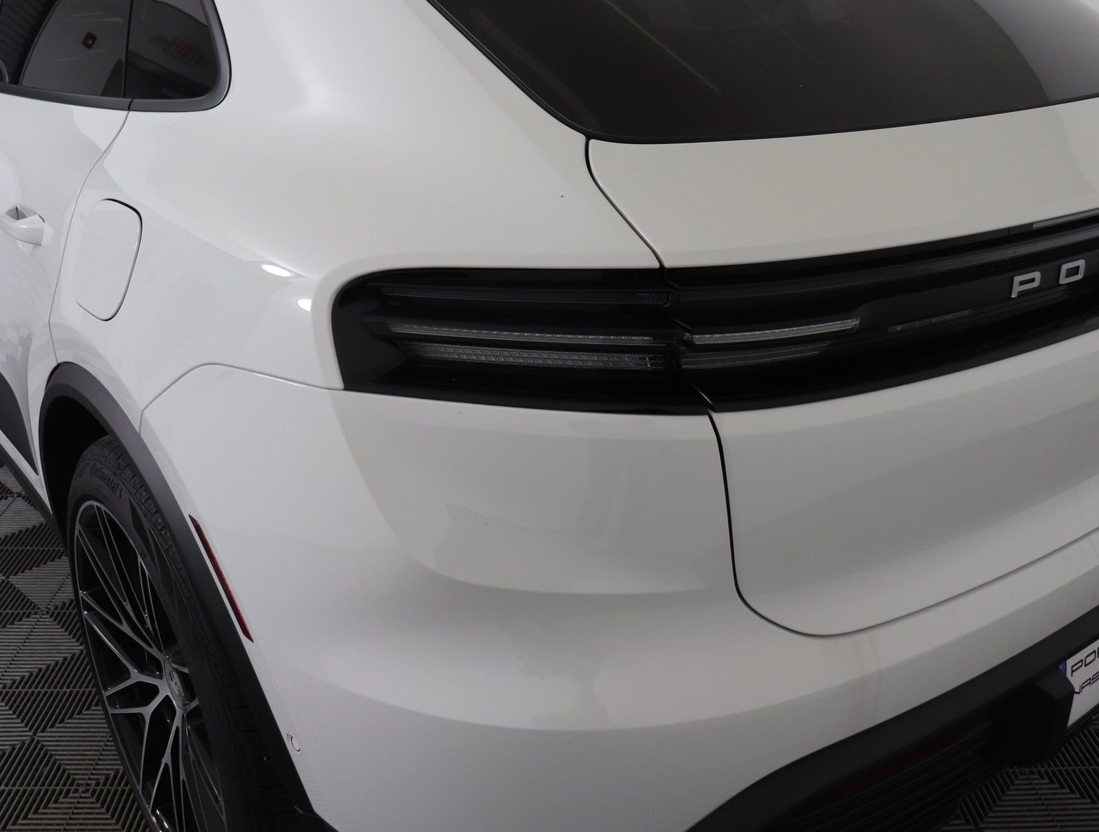 Certified 2024 Porsche Macan 4 Electric AWD/4WD image 16