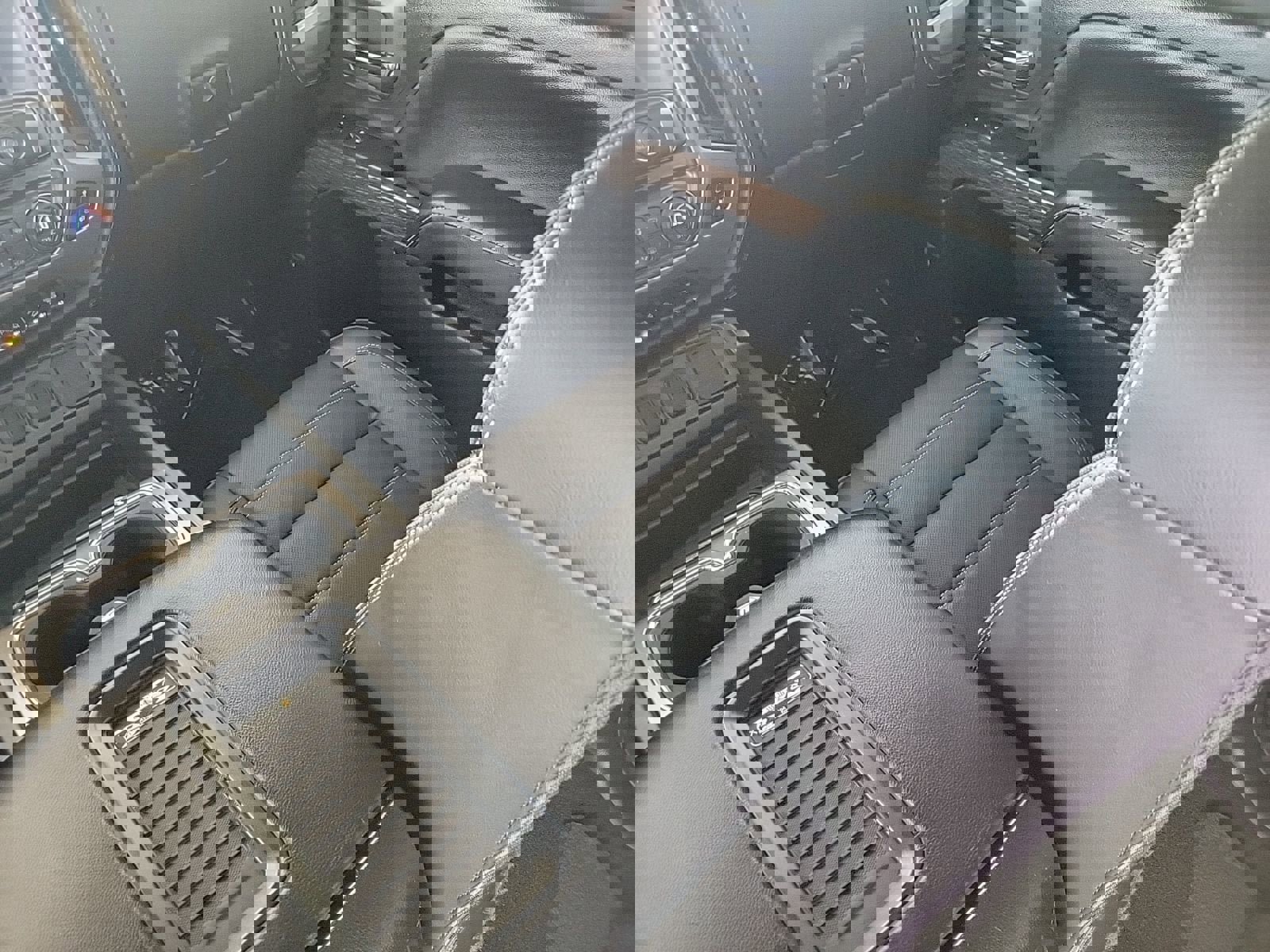 Used 2017 GMC Sierra 2500 Denali w/ Duramax Plus Package AWD/4WD image 17