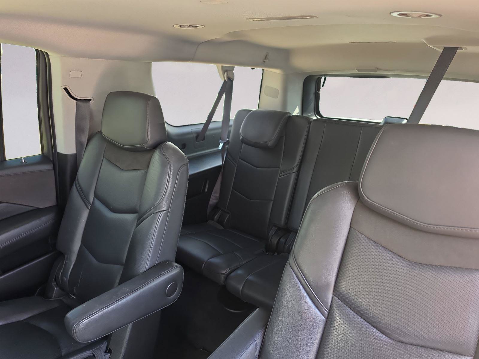 Used 2018 Cadillac Escalade ESV Luxury RWD image 13