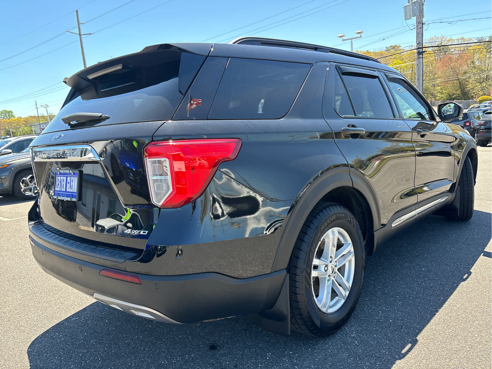 Used 2021 Ford Explorer XLT w/ Equipment Group 202A AWD/4WD image 27
