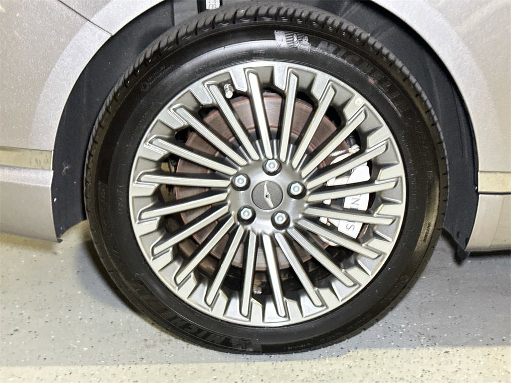 Used 2024 Genesis G80 image 8