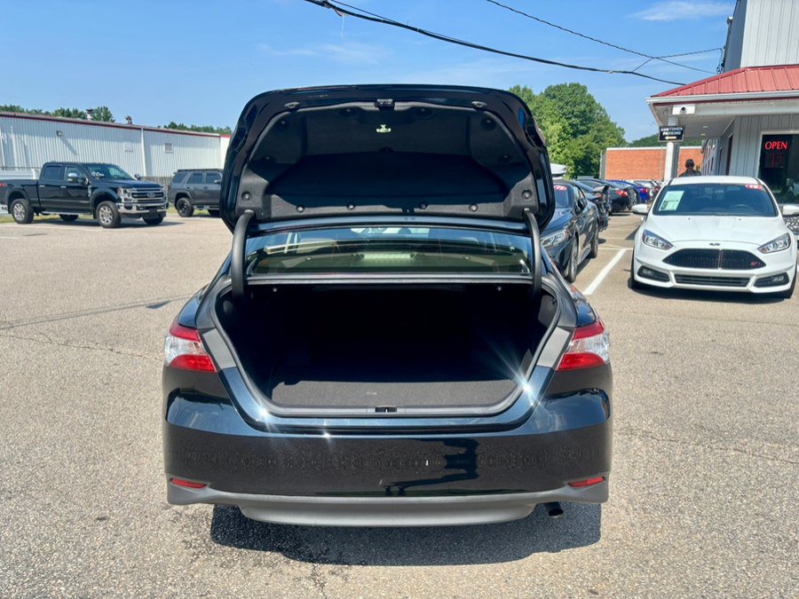 Used 2018 Toyota Camry LE FWD image 32