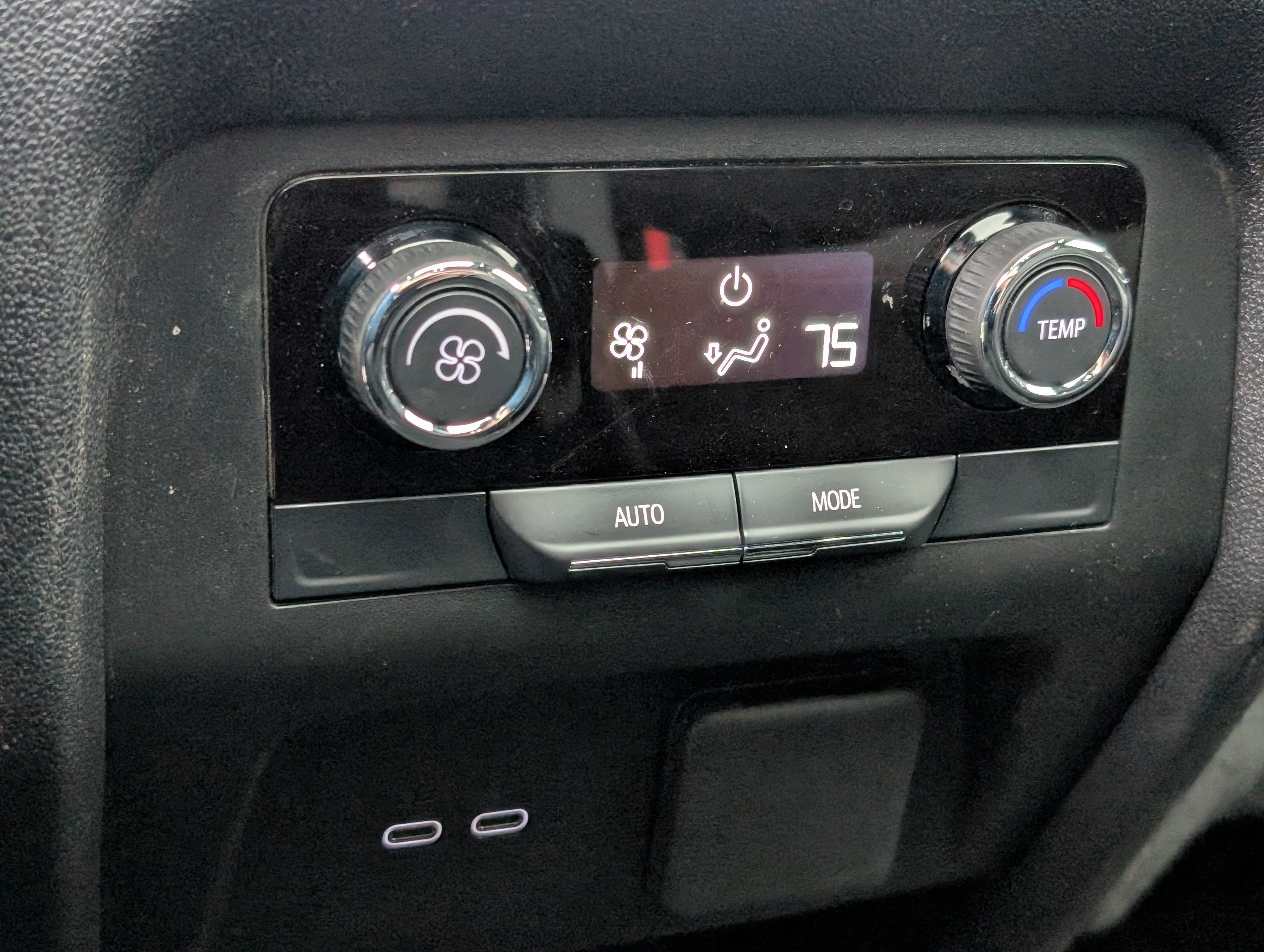 Used 2025 Chevrolet Traverse Z71 image 35