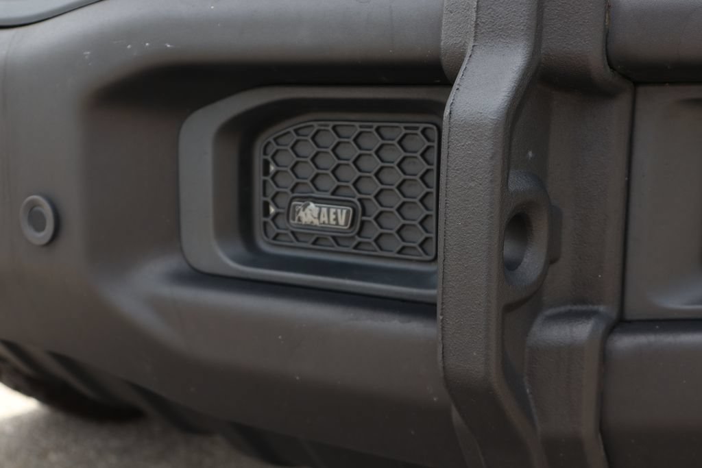Used 2025 GMC Sierra 1500 AT4X AWD/4WD image 9