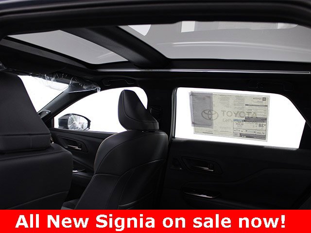 New 2025 Toyota Crown Signia image 4