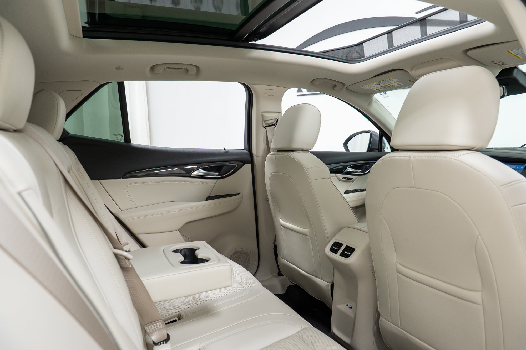 Used 2021 Buick Envision Essence w/ Technology Package I image 24