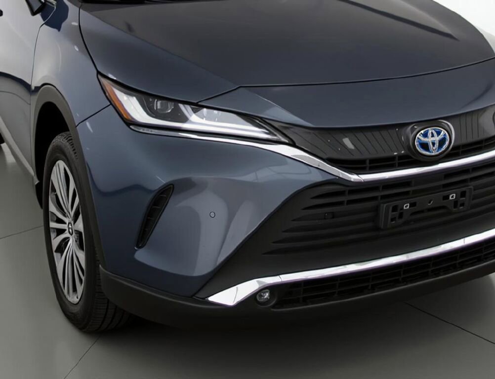 Used 2023 Toyota Venza XLE image 9