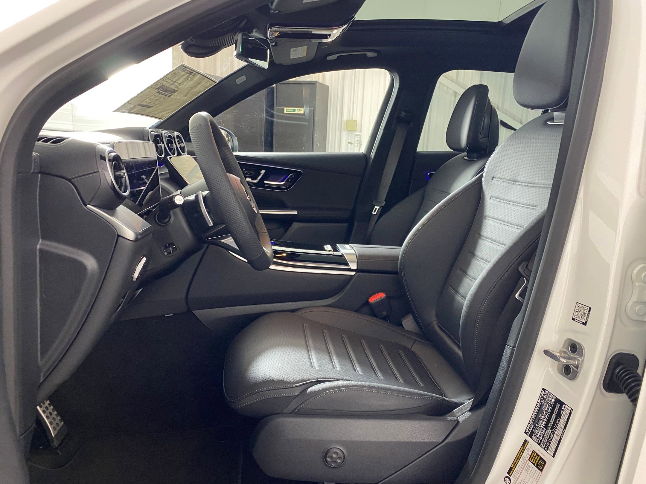 Used 2026 Mercedes-Benz GLC 300 4MATIC image 4