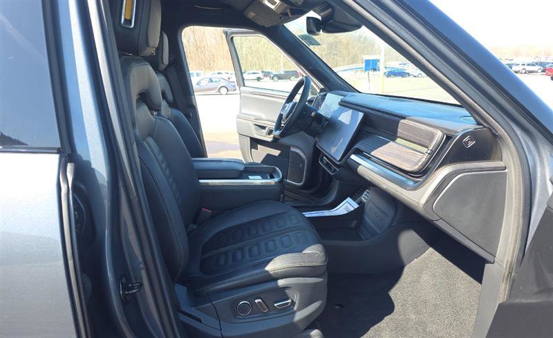 Used 2023 Rivian R1T Adventure image 8