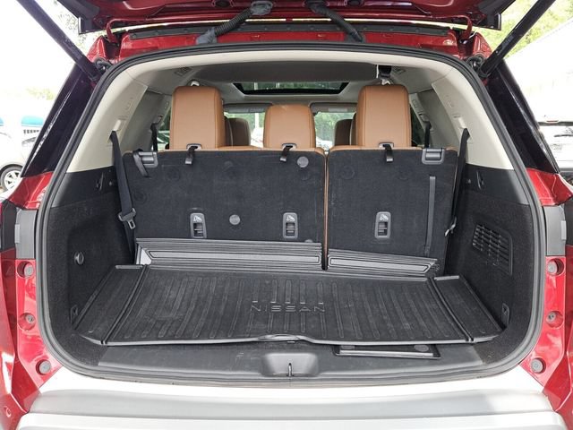 Used 2025 Nissan Pathfinder Platinum AWD/4WD image 13