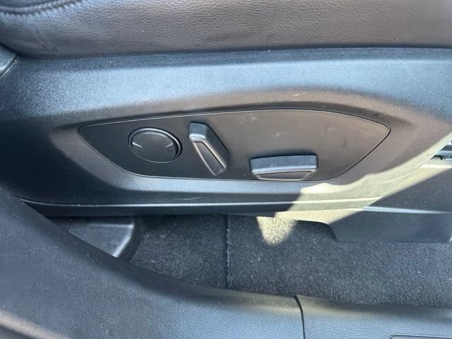 Used 2020 Ford Explorer XLT w/ Equipment Group 202A AWD/4WD image 14