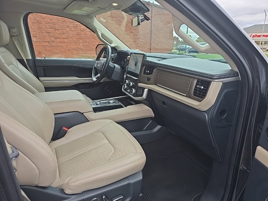 Used 2023 Ford Expedition Limited image 25