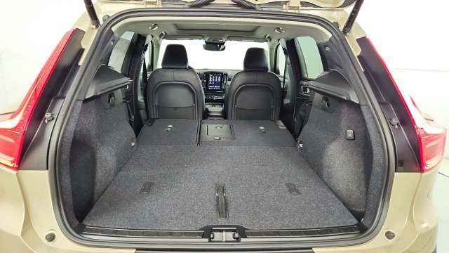 New 2026 Volvo XC40 B5 Plus w/ Protection Package Premier AWD/4WD image 41