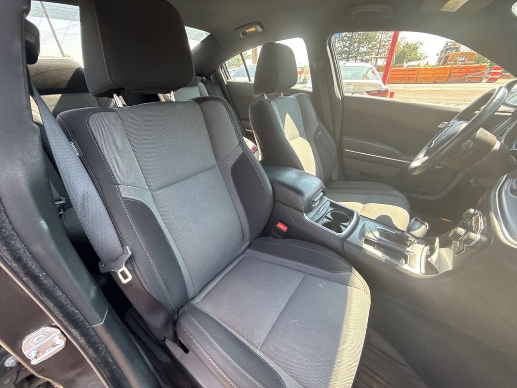 Used 2016 Dodge Charger SXT w/ Navigation & Travel Group RWD image 9