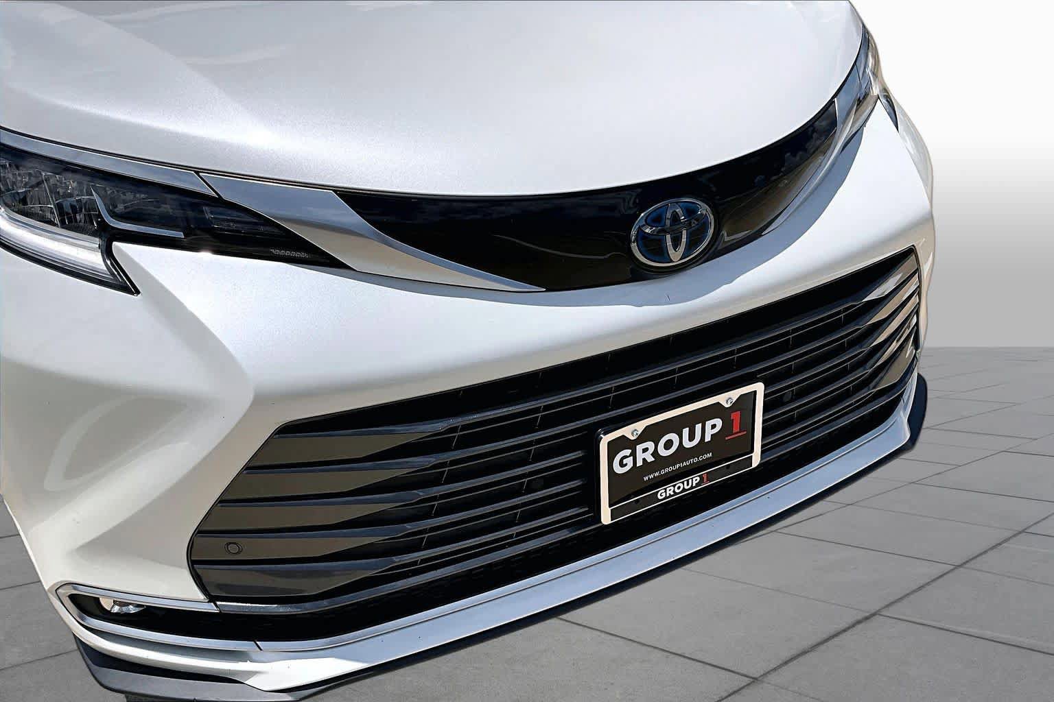 Used 2021 Toyota Sienna Limited FWD image 30