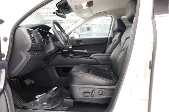 Used 2023 Nissan Pathfinder SL AWD/4WD image 12
