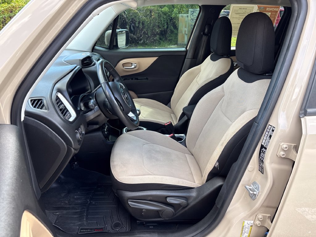 Used 2016 Jeep Renegade Latitude AWD/4WD image 32