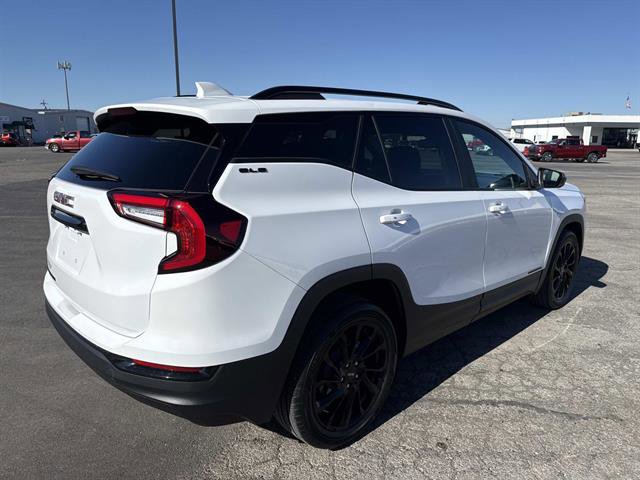 Used 2023 GMC Terrain SLE w/ Driver Convenience Package image 4