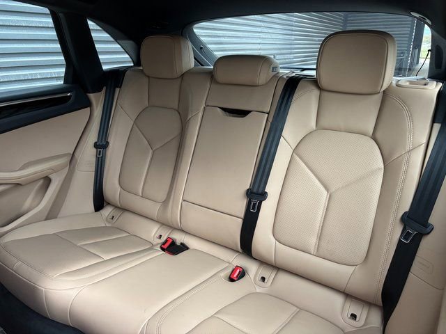 Used 2025 Porsche Macan AWD/4WD image 24